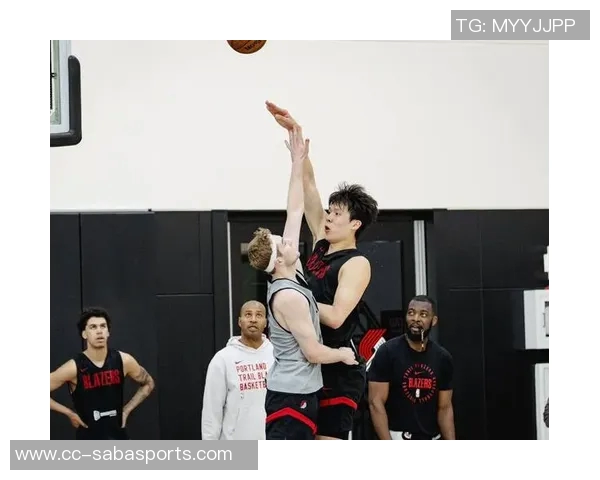 杨瀚森17分钟内积极出手11次展现随时助力球队的拼搏精神 杨瀚森17分钟内积极出手11次展现随时助力球队的拼搏精神