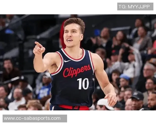 博格丹分享战胜灰熊的秘诀:拉开空间与精准阅读比赛局势的重要性 博格丹分享战胜灰熊的秘诀:拉开空间与精准阅读比赛局势的重要性