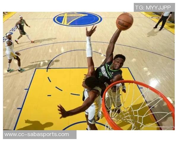 爱德华兹上半场表现平平15投6中三分仅1中收获17分1板2助