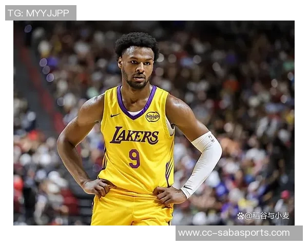 魅力四射的性感名媛Anastasia现场助阵湖人布朗尼与格里芬纷纷为其打call